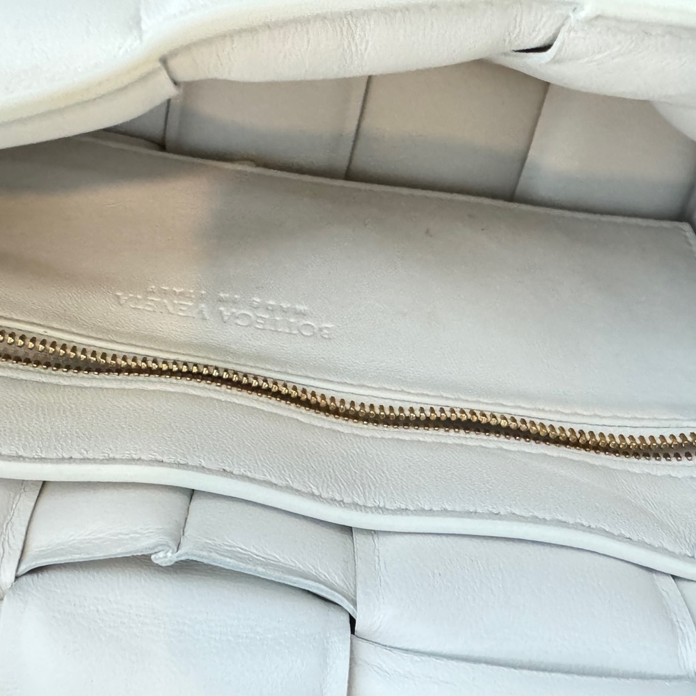 BOTTEGA VENETA Lambskin Maxi Intreccio Padded Chain Cassette Crossbody Bag Chalk - Picture 2 of 15